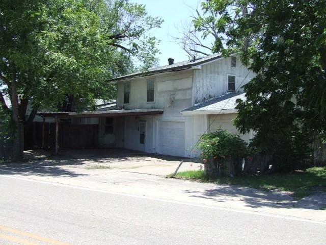 1729 Lindy Ln, Irving, TX 75060 - view of front facade with a garage and concrete driveway