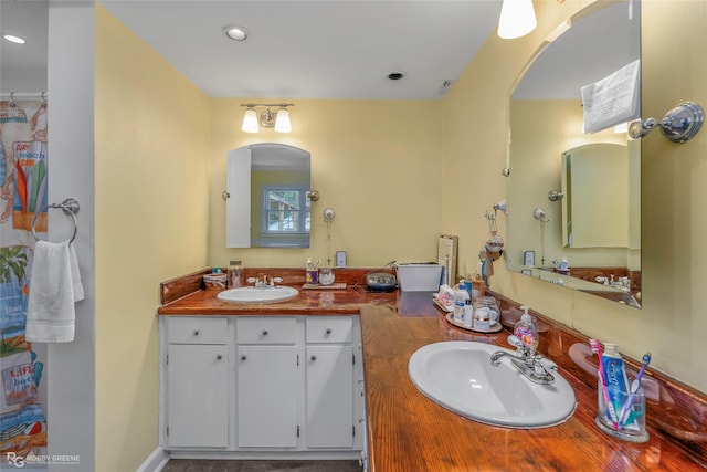 171 Albert Ave, Shreveport, LA 71105 - full bath with double vanity and recessed lighting