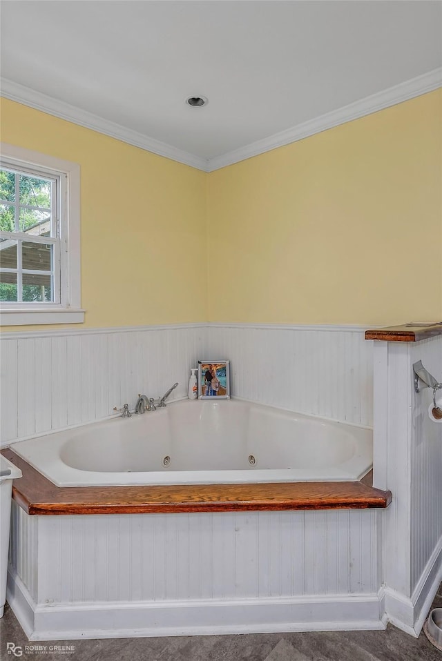 171 Albert Ave, Shreveport, LA 71105 - full bathroom with a whirlpool tub, ornamental molding, and a wainscoted wall