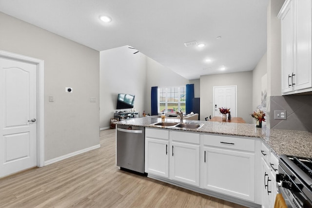 1848 Indigo Ln, Forney, TX 75126 - kitchen with stainless steel appliances, a peninsula, light wood-style floors, white cabinets, and recessed lighting
