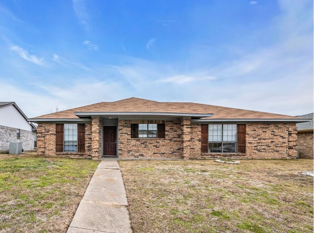 1013 Huntersglen Dr, Mesquite, TX 75150 - view of front of house featuring brick siding and a front lawn