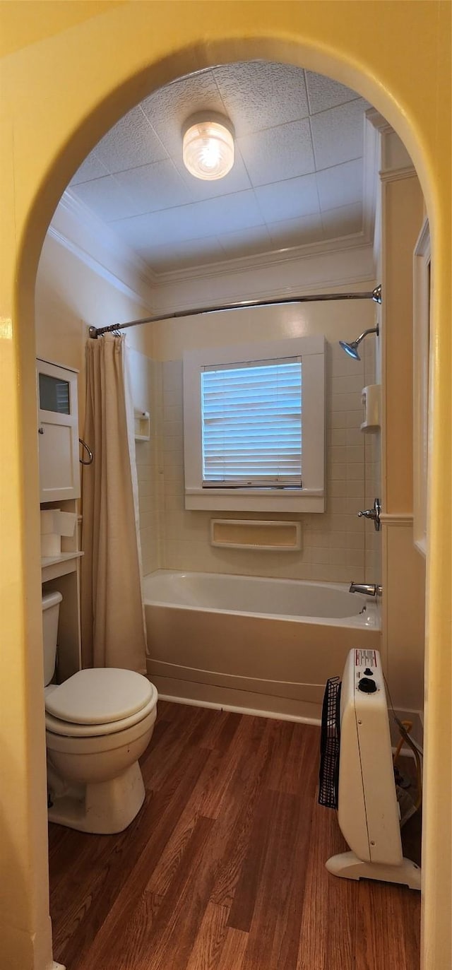 108 S Bonham St, Mexia, TX 76667 - full bathroom featuring wood finished floors, crown molding, and shower / bath combo with shower curtain