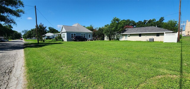 108 S Bonham St, Mexia, TX 76667 - view of grassy yard