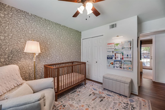 714 Silverstone Dr, Richardson, TX 75080 - bedroom with wallpapered walls, wood finished floors, a closet, ceiling fan, and a nursery area