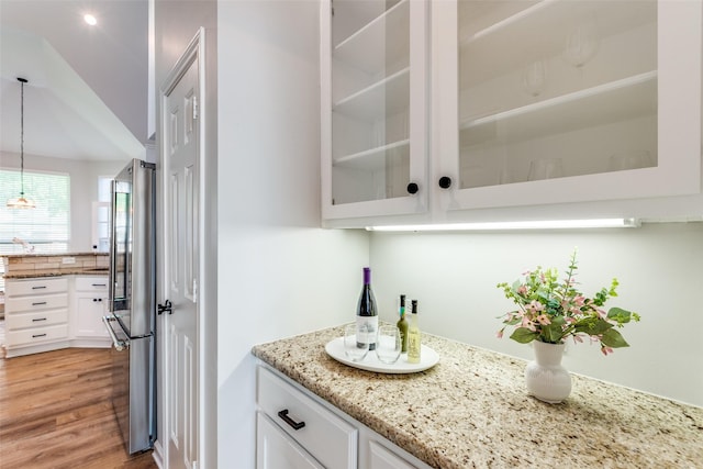 8600 Digby Dr, Plano, TX 75025 - indoor dry bar featuring freestanding refrigerator, light wood-type flooring, decorative light fixtures, and lofted ceiling