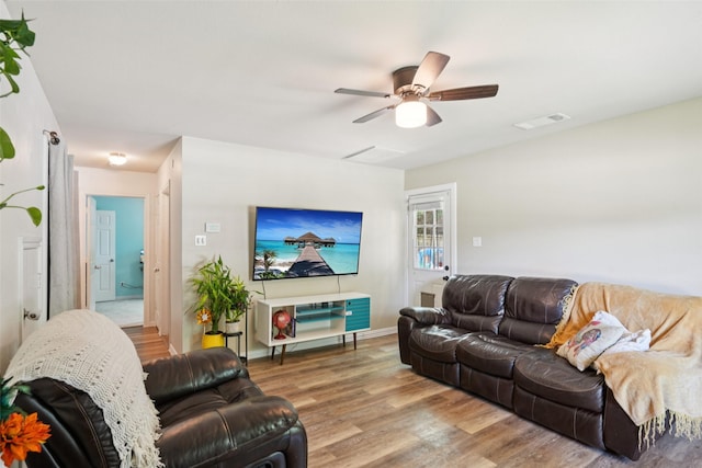 312 Robertson St, Denton, TX 76205 - living room with wood finished floors and a ceiling fan