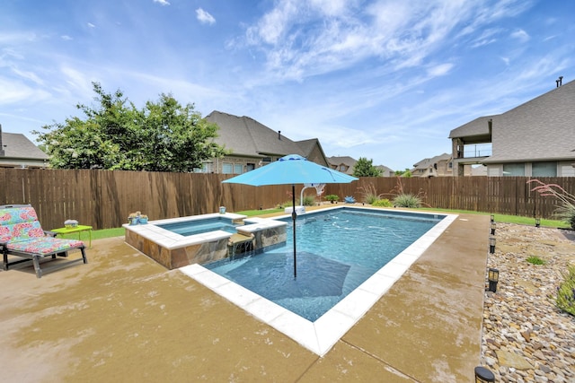 7219 Brisa Rd, Grand Prairie, TX 75054 - view of swimming pool with a fenced backyard, a pool with connected hot tub, and a patio