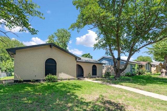 1037 Alicia Ln, Lancaster, TX 75134 - ranch-style home featuring a front yard and brick siding