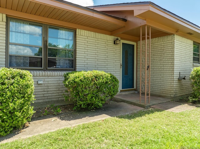 301 Sunset Blvd, Hewitt, TX 76643 - property entrance featuring brick siding and a yard