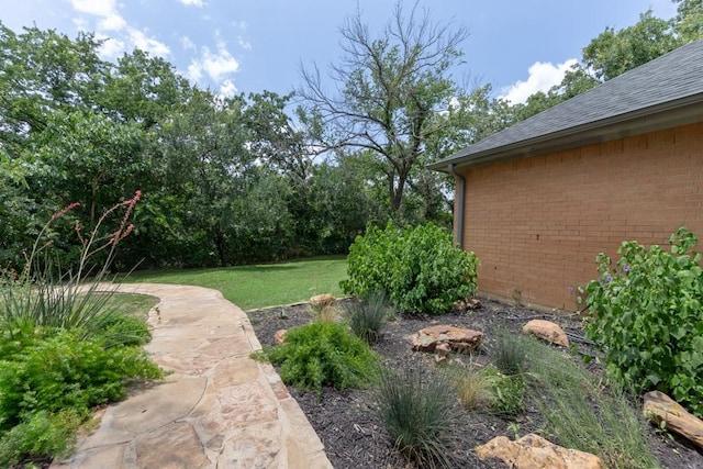 1211 Circle Ln, Bedford, TX 76022 - view of grassy yard