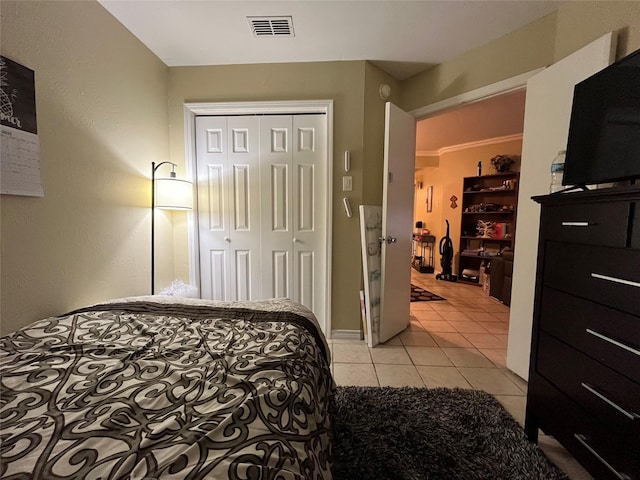 18333 Roehampton Dr Unit 513, Dallas, TX 75252 - bedroom with light tile patterned floors and a closet