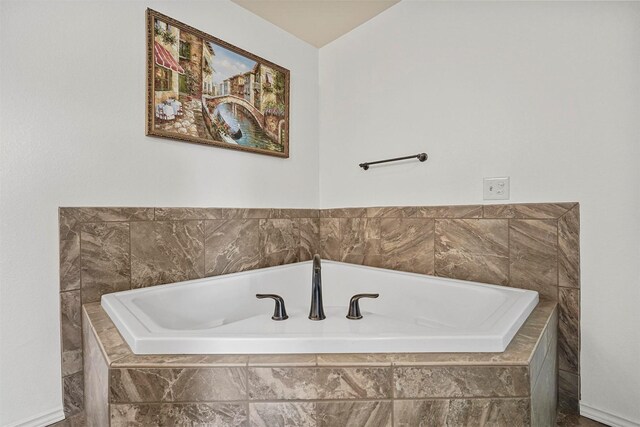 1512 La Paz Dr, Plano, TX 75074 - full bath with a garden tub