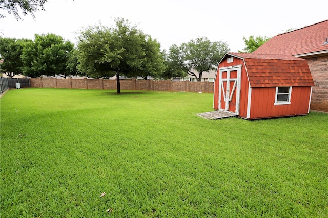 2325 Denham Dr, Arlington, TX 76001 - fenced backyard featuring a shed