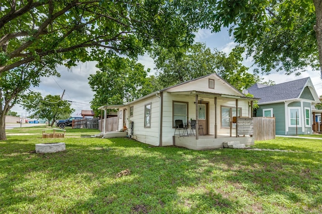 201 E Davis Ave, Alvarado, TX 76009 - view of front of house featuring covered porch
