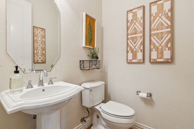 6044 Larkspur Ln, Frisco, TX 75036 - bathroom with toilet and a sink