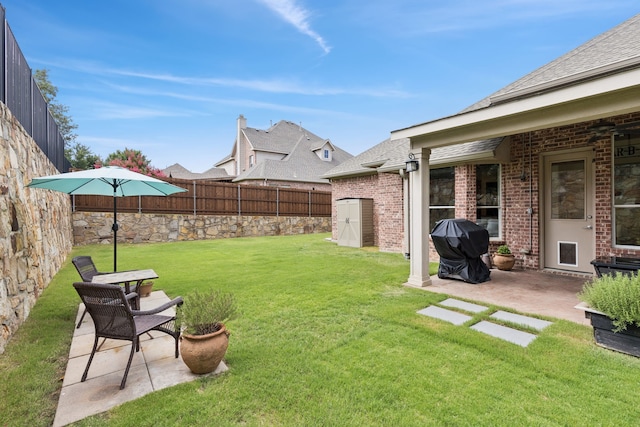 6044 Larkspur Ln, Frisco, TX 75036 - fenced backyard featuring a patio area