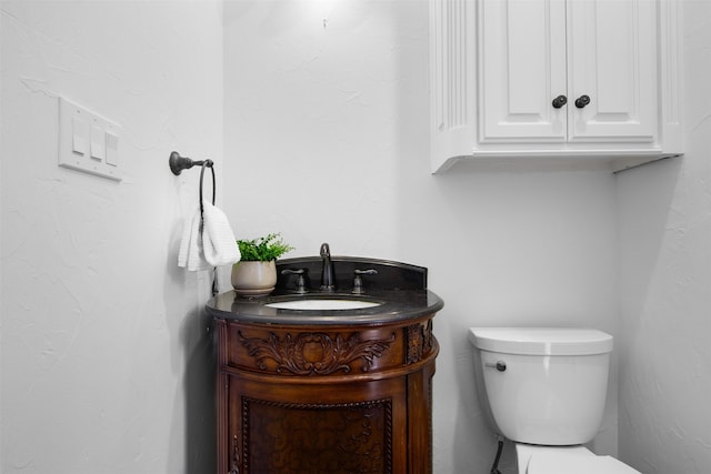 3928 Dove Creek Ln, Plano, TX 75093 - half bath featuring vanity and toilet