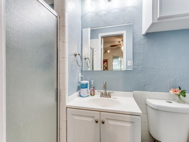 405 Chandler Lake Rd, Fort Worth, TX 76103 - full bath with a textured wall, a shower stall, and vanity