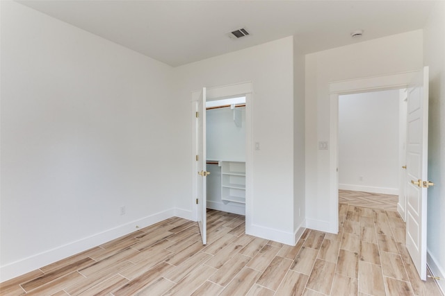 3020 Pueblo Trl, Lake Worth, TX 76135 - unfurnished bedroom featuring light wood-style floors, a spacious closet, and a closet