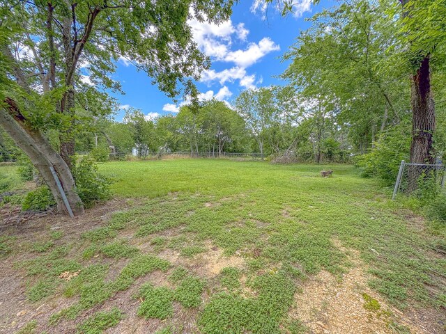1605 N Beaton St, Corsicana, TX 75110 - view of yard