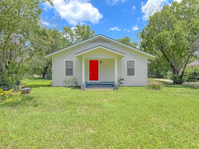 1605 N Beaton St, Corsicana, TX 75110 - bungalow with a front lawn