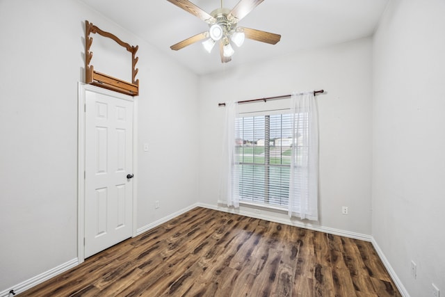 700 Lake Vista Ln, Lavon, TX 75166 - bathroom featuring vaulted ceiling, vanity, a stall shower, and a tub with jets