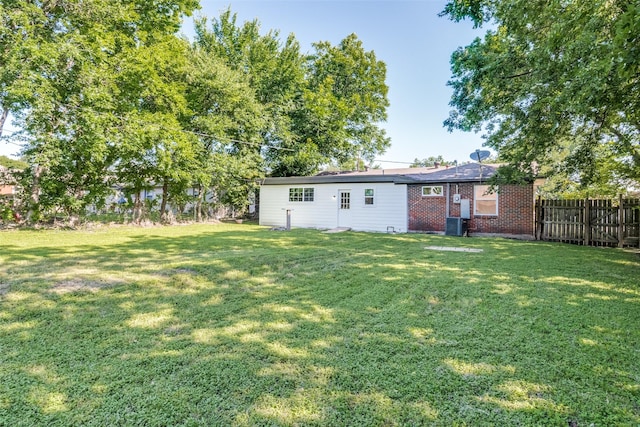 118 W Wanda Dr, Garland, TX 75040 - view of yard