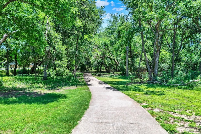 4005 Azalea Ln, Garland, TX 75043 - view of property's community featuring a lawn