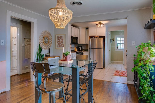 1211 Lansford Ave, Dallas, TX 75224 - dining room with light wood-type flooring and ornamental molding