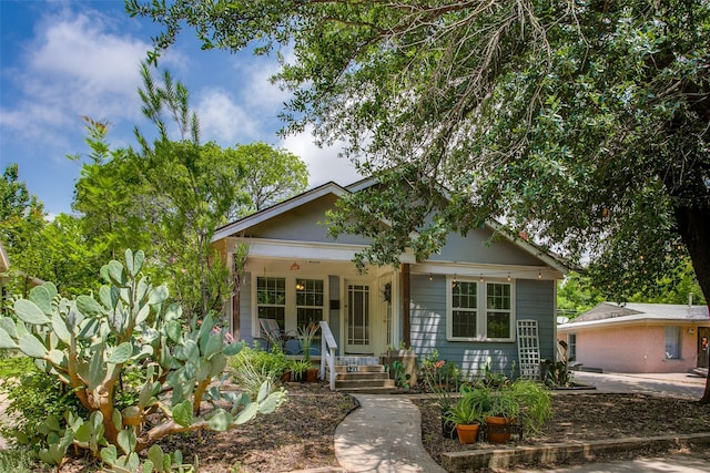 1211 Lansford Ave, Dallas, TX 75224 - view of front of property with a porch