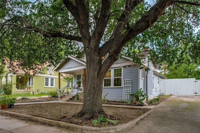 1211 Lansford Ave, Dallas, TX 75224 - view of front of property featuring a porch