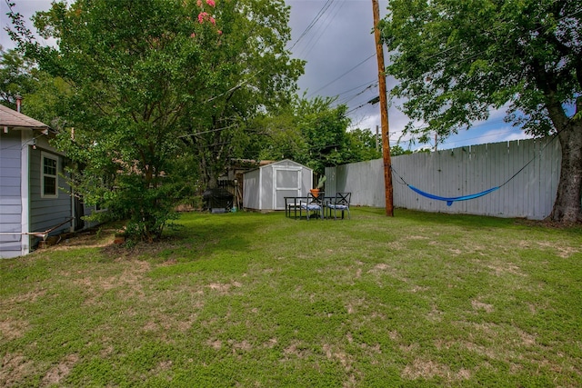 1211 Lansford Ave, Dallas, TX 75224 - view of yard with a storage shed