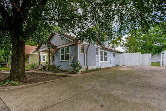 1211 Lansford Ave, Dallas, TX 75224 - view of front of house with a gate and concrete driveway