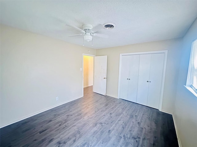 1220 Crestview Dr, Kaufman, TX 75142 - unfurnished bedroom featuring dark wood-style floors, a closet, a textured ceiling, and ceiling fan