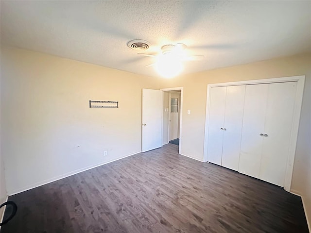 1220 Crestview Dr, Kaufman, TX 75142 - unfurnished bedroom with dark wood-style flooring, a closet, ceiling fan, and a textured ceiling