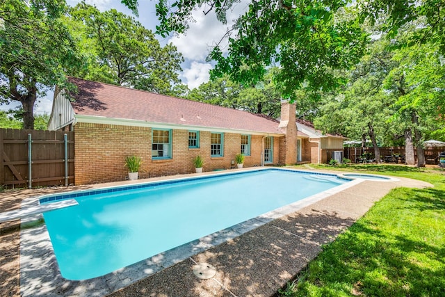 2528 Royal Ln, Denton, TX 76209 - view of swimming pool with a diving board