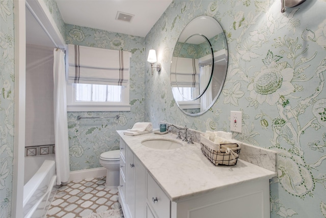 6110 Del Norte Ln, Dallas, TX 75225 - full bath with vanity, shower / tub combo with curtain, and wallpapered walls