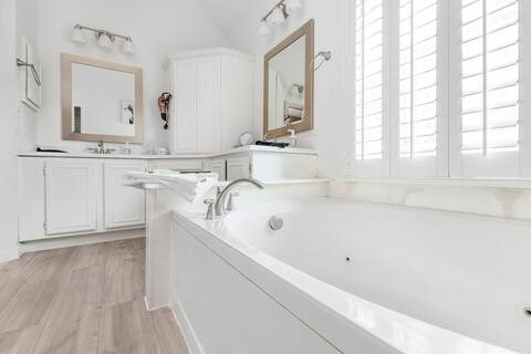 1918 Palace Dr, Grand Prairie, TX 75050 - full bath featuring a tub with jets, wood finished floors, and vanity