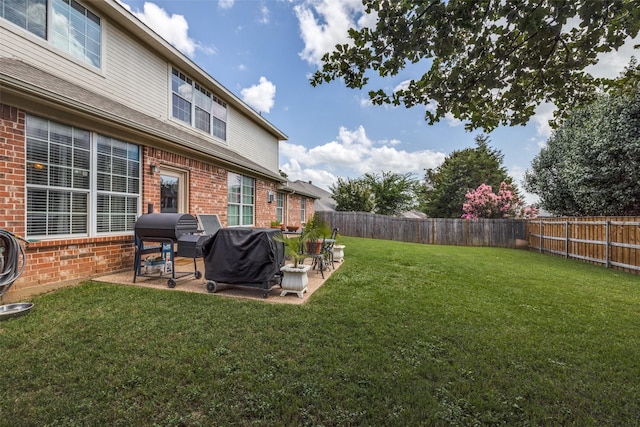 701 Parkhill Dr, Mansfield, TX 76063 - fenced backyard featuring a patio area
