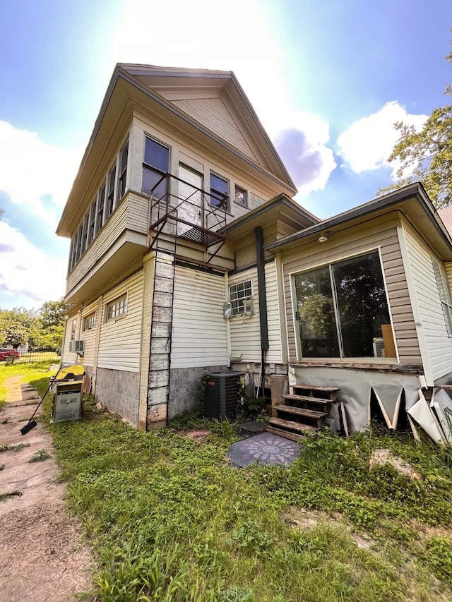 1612 Lagonda Ave, Fort Worth, TX 76164 - rear view of property with cooling unit