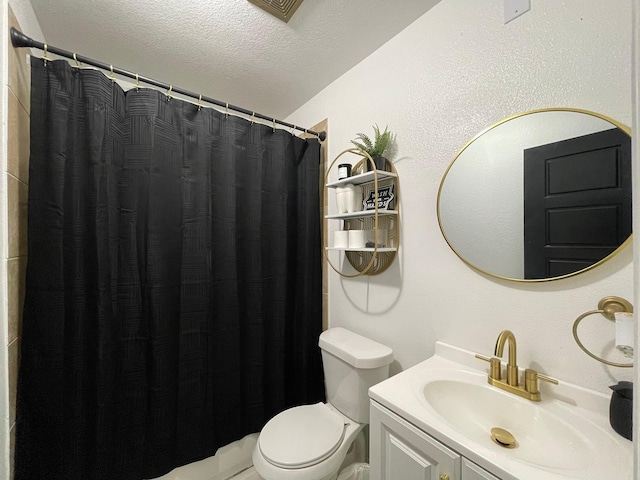 1603 Pacific Ave, Ennis, TX 75119 - full bath featuring a textured ceiling, vanity, and a shower with curtain