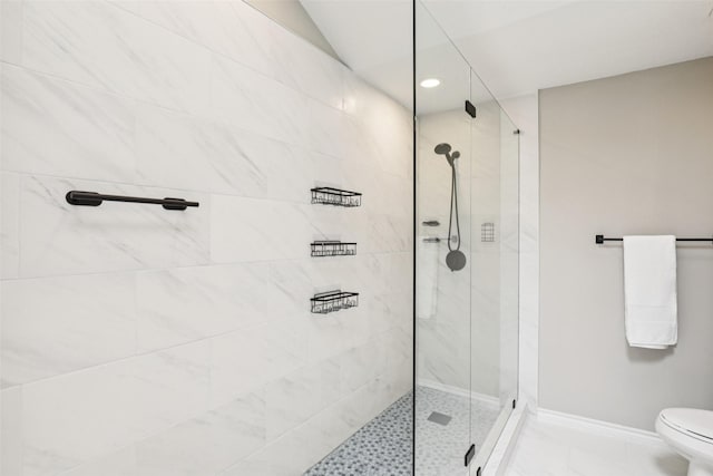 2531 Stanford Ct, Carrollton, TX 75006 - bathroom featuring a tile shower and recessed lighting