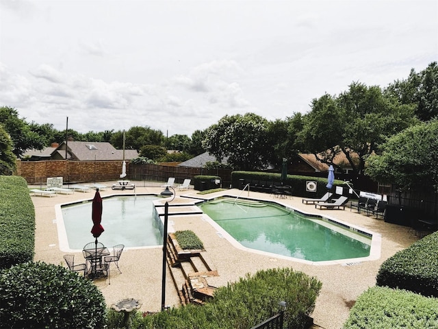2531 Stanford Ct, Carrollton, TX 75006 - community pool with a patio