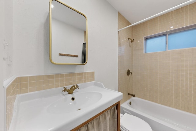 3733 Tam O Shanter Dr, Mesquite, TX 75150 - full bath featuring shower / tub combination and vanity