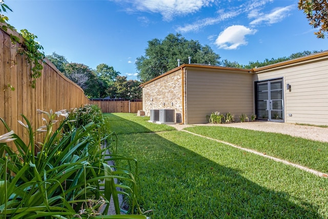 9701 Faircrest Dr, Dallas, TX 75238 - view of fenced backyard