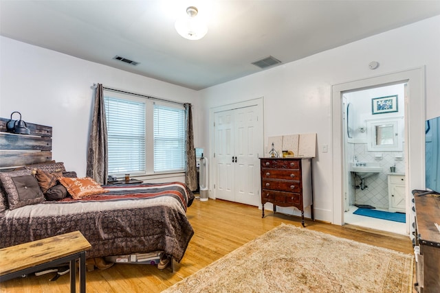 1320 Madeline Pl, Fort Worth, TX 76107 - bedroom featuring light wood finished floors, a closet, and ensuite bath