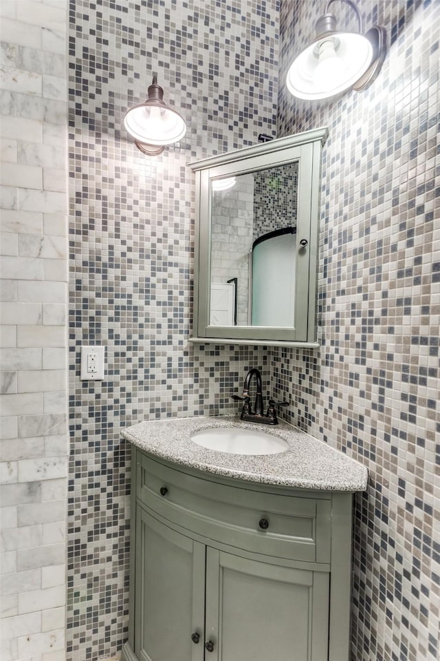 1320 Madeline Pl, Fort Worth, TX 76107 - bathroom featuring tile walls, vanity, and backsplash