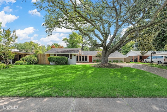 858 River Rd, Shreveport, LA 71105 - ranch-style home with driveway