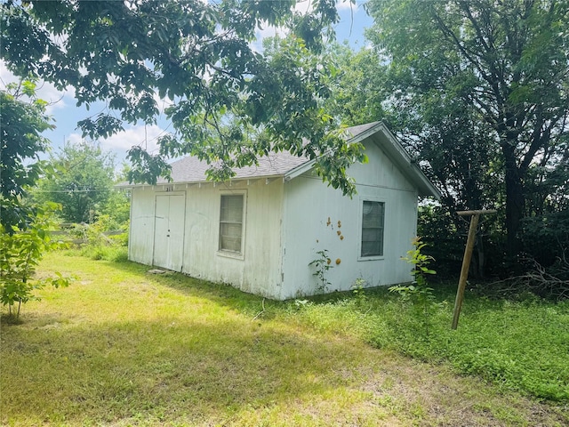 311 E Newland Dr, Robinson, TX 76706 - view of side of home with a lawn