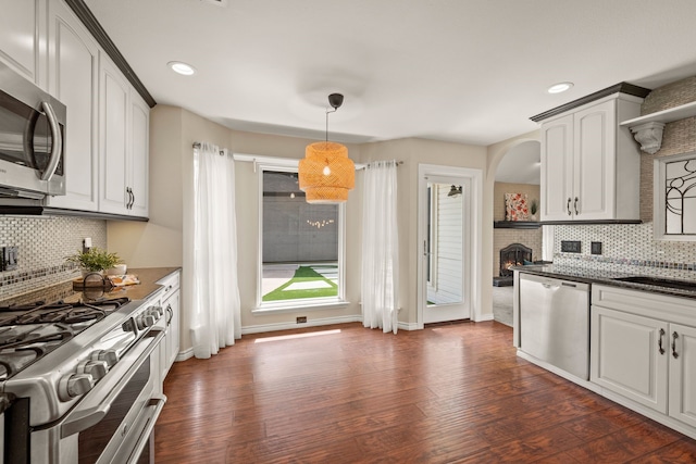 4147 Woodside Knl, Grapevine, TX 76051 - kitchen featuring stainless steel appliances, tasteful backsplash, dark wood-type flooring, recessed lighting, and hanging light fixtures